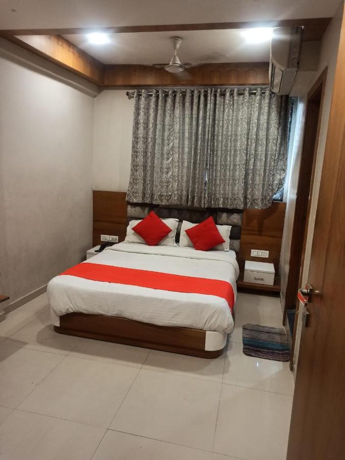 Hotel Madhav Villa Ahmedabad Exterior foto