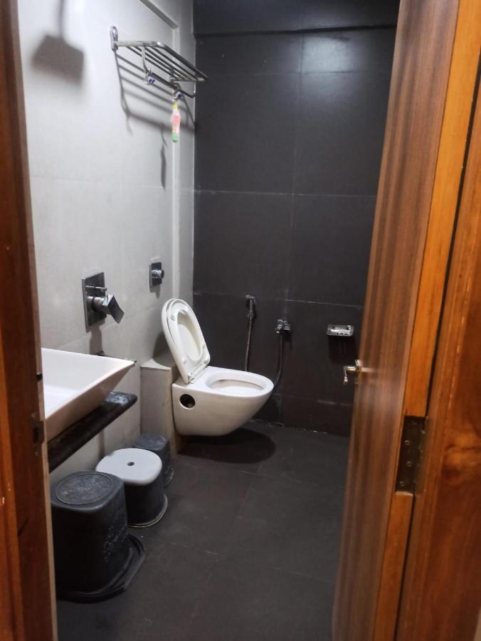 Hotel Madhav Villa Ahmedabad Exterior foto