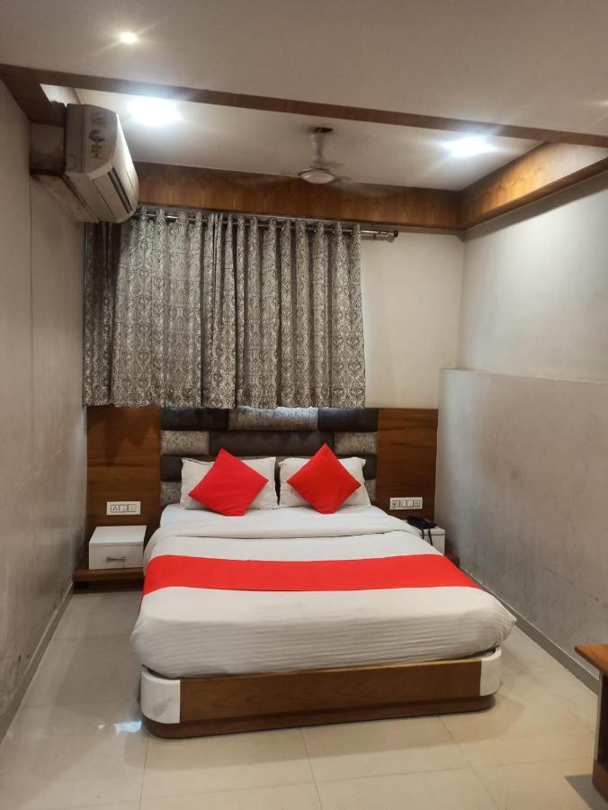 Hotel Madhav Villa Ahmedabad Exterior foto